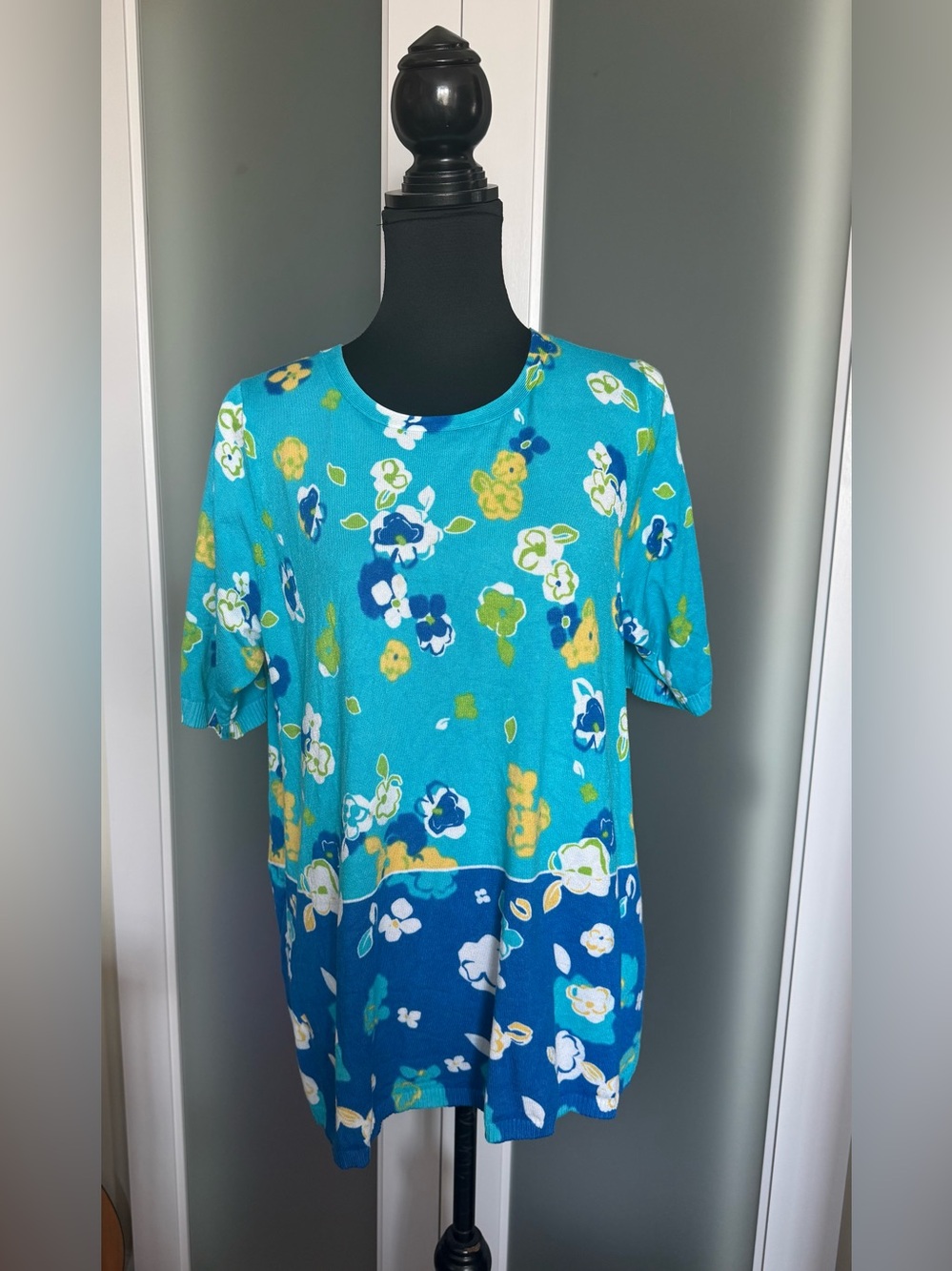 Joseph A Turquoise Floral Short Sleeve Top